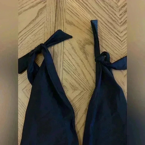 Aerie black one piece swimsuit, adjustable ties size large - Picture 5 of 5